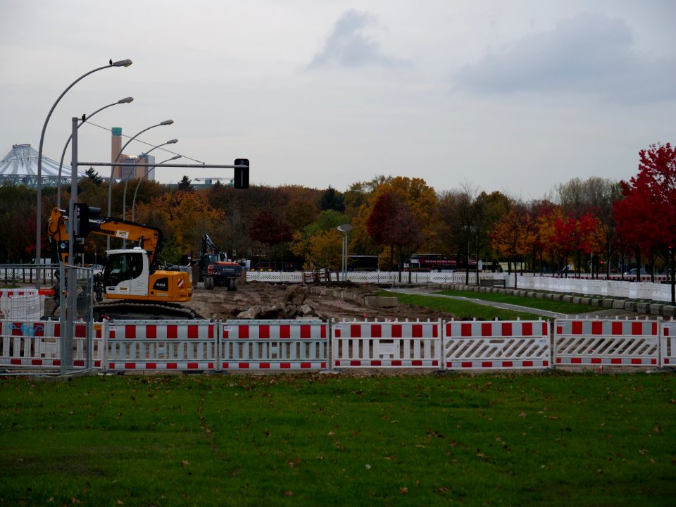 Street construction at Spreebogen on 2019-11-08 10