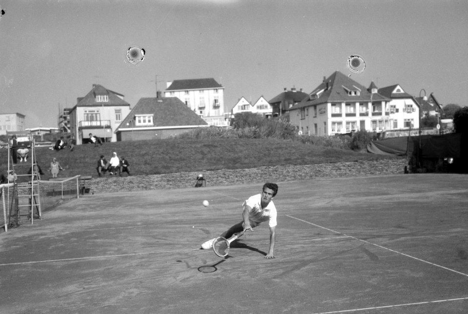 Tennis Nederland tegen Belgie te Noordwijk, de Belg Hombergen gaat onderuit tegen Hajer, Bestanddeelnr 919-5008