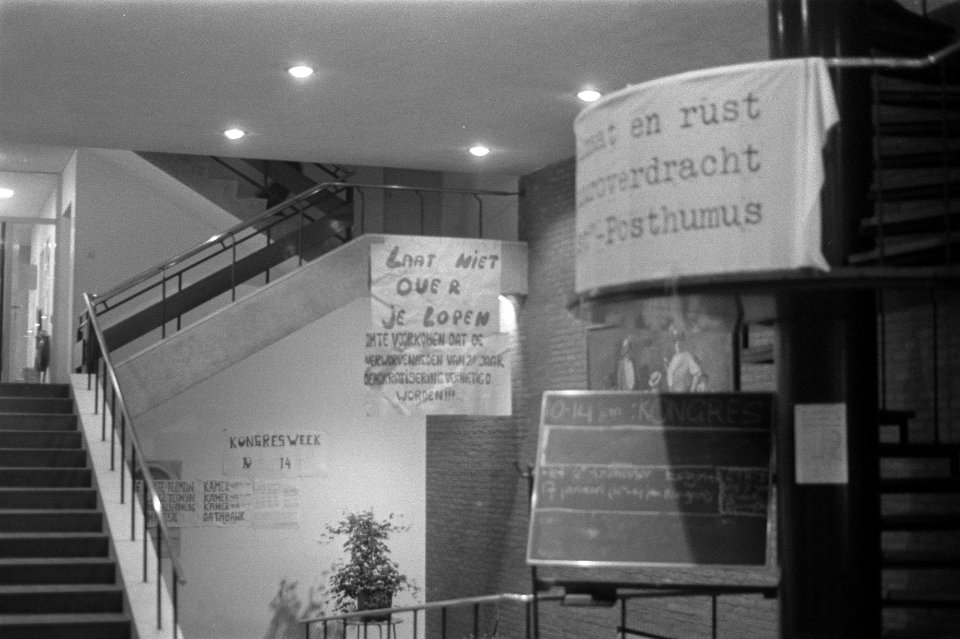 Studenten bezetten Instituut voor Neerlandistiek , Herengracht Amsterdam, Bestanddeelnr 925-2877