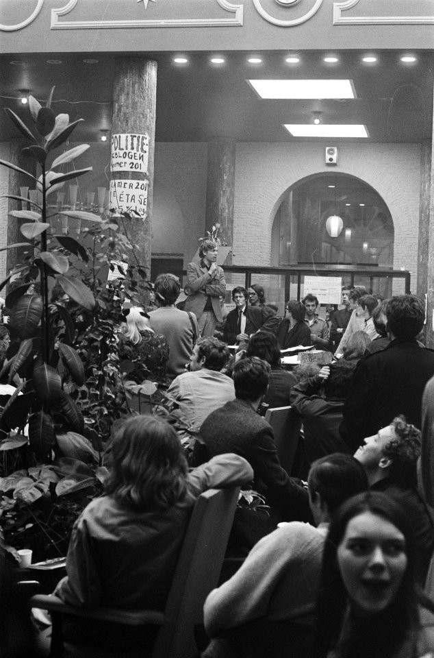 Studenten bezetten Maagdenhuis, Amsterdam studenten in Maagdenhuis, Bestanddeelnr 922-4311