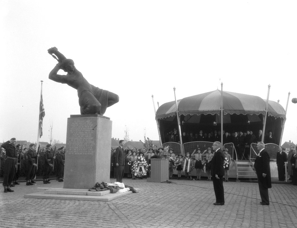Sprang onthulling standbeeld Jan de Rooy, Bestanddeelnr 906-8532