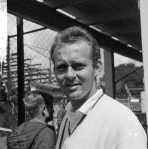 Tennis te Santpoort, K. N. Fletcher (Australie) (kop) zijn partij tegen C. Stubs, Bestanddeelnr 918-0248