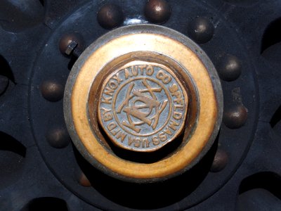 Springfield Massachusetts Knox Automobile Company, 1911 Knox Type R wheel knob pic1