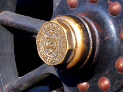 Springfield Massachusetts Knox Automobile Company, 1911 Knox Type R wheel knob pic2