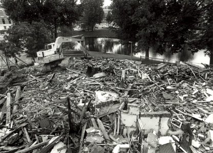 Sloop van het voormalig Zweeds restaurant 't Bolwerk. Aangekocht in 1991 van United Photos de Boer bv. - Negatiefnummer 33070 K 4 a. - Gepubliceerd in het Haarlems Dagblad van 04.10.1990