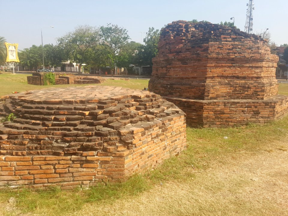 Stupas of Chao Ai Phraya and Chao Yi Phraya - 2017-02-13 (004)