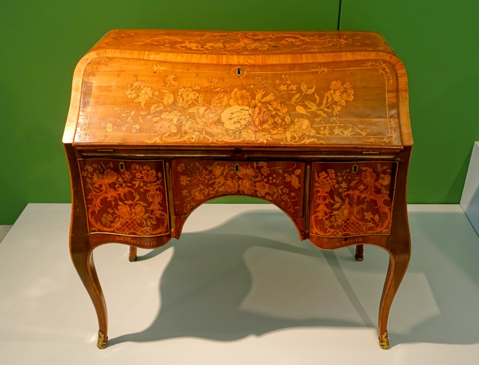 Slant-top desk, Abraham & David Roentgen, Neuwied, Germany, c. 1765-1768, pine, walnut, maple, barberry, boxwood, spindle, rosewood, holly, beech - Germanisches Nationalmuseum - Nuremberg, Germany - DSC02551