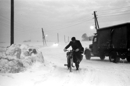 Stuifsneeuw op de weg van Velsen naar Amsterdam, Bestanddeelnr 914-7179