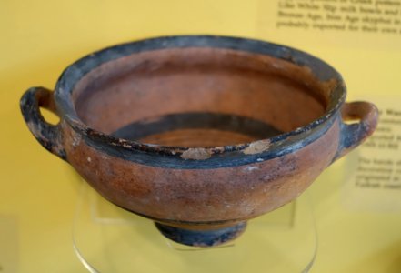 Skyphos, black on red ware, Kition, Cypro-Archaic, 1995.10.652 - Cesnola Collection, Harvard Semitic Museum - Cambridge, MA - DSC06278