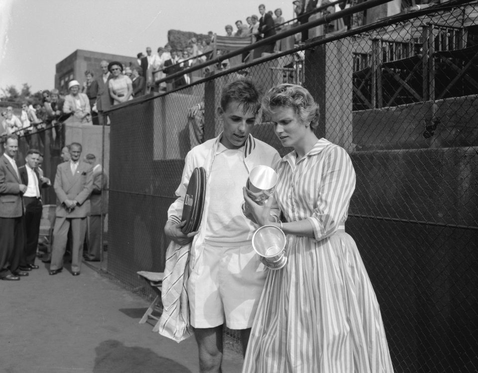Tenniskampioenschappen op de METS-banen te Scheveningen derde Ned. kampioenen ge, Bestanddeelnr 909-7837