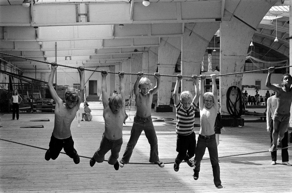 Sport en spel voor kinderen in vakantie in Oude RAI , Amsterdam nr. 12 jongens, Bestanddeelnr 923-6646