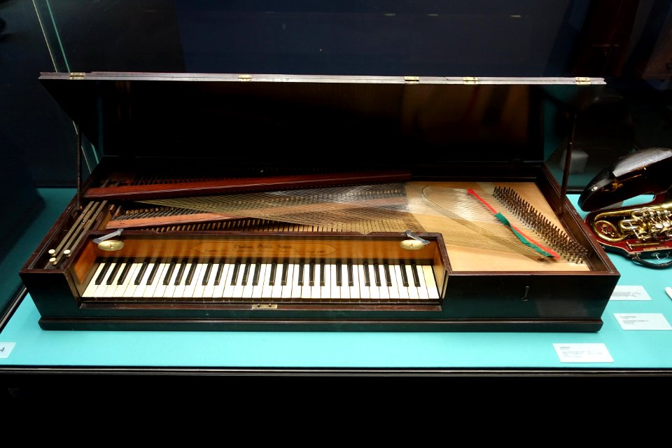 Square piano, Gottlob Christian Hubert, Ansbach, 1787, mahogany veneer - Germanisches Nationalmuseum - Nuremberg, Germany - DSC03260