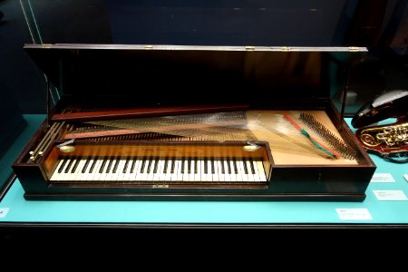 Square piano, Gottlob Christian Hubert, Ansbach, 1787, mahogany veneer - Germanisches Nationalmuseum - Nuremberg, Germany - DSC03260