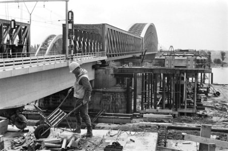 Sloop en begin bouw spoorbrug bij Culemborg, Bestanddeelnr 932-2265