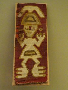 Slit tapestry fragment, of camelid wool and cotton, Paramonga, Peru - Peruvian fabric in the American Museum of Natural History - DSC06088