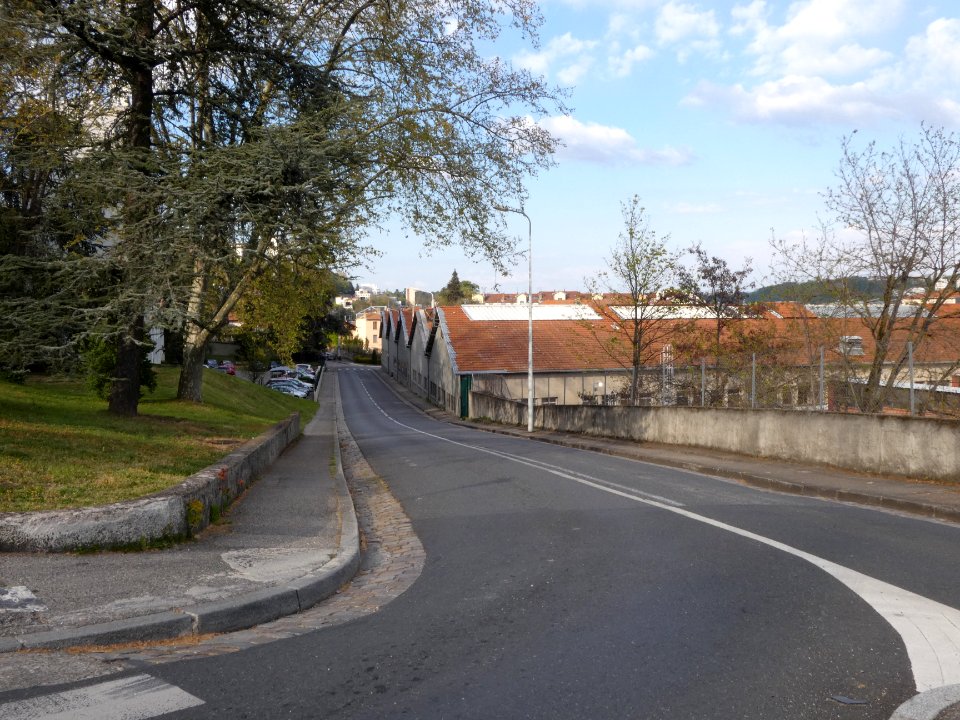 Lyon 9e - Rue Laure Diebold - Depuis le boulevard de la Duchère
