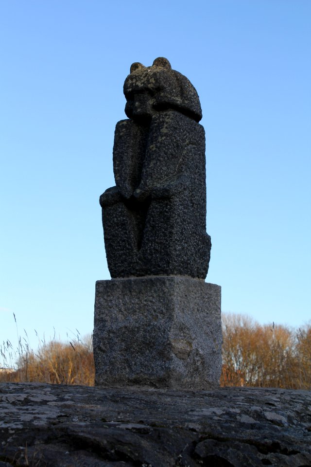 Sittande björn 1