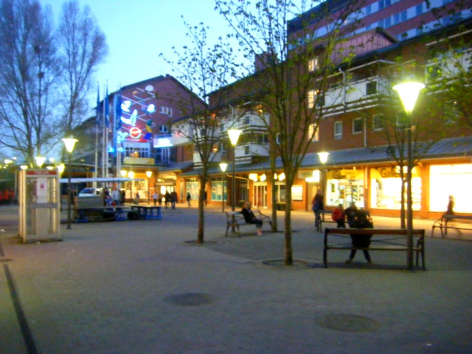 Sjödalstorget i Huddinge - april 2009