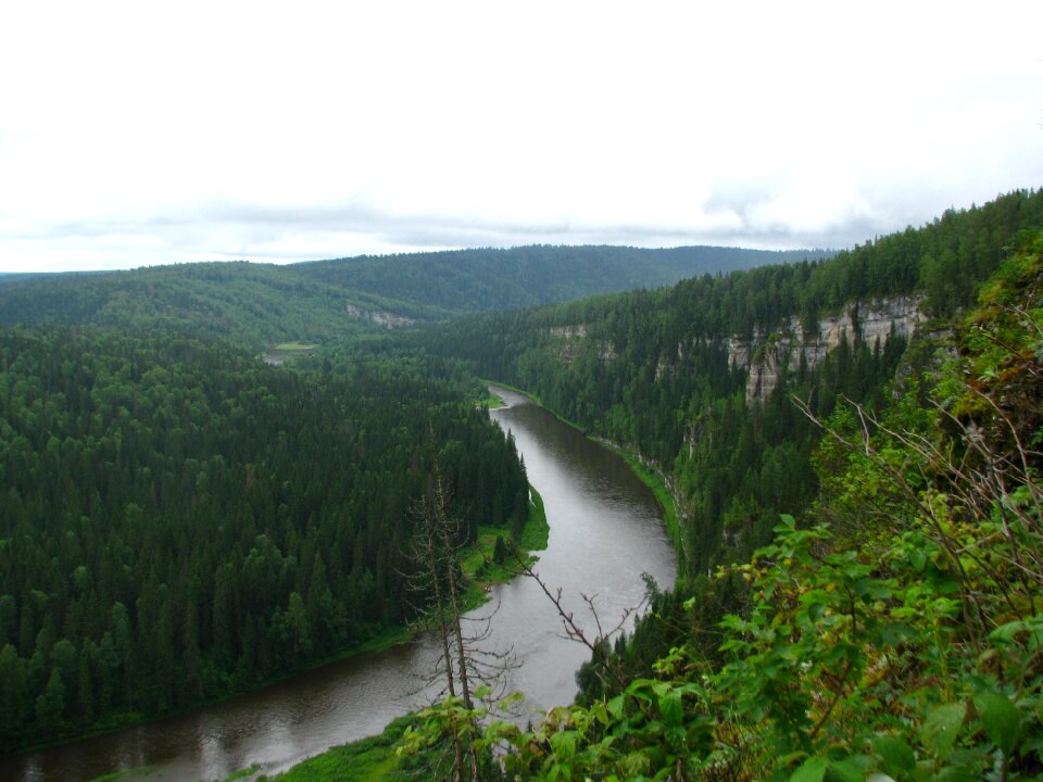 Osvenskii posts river sky