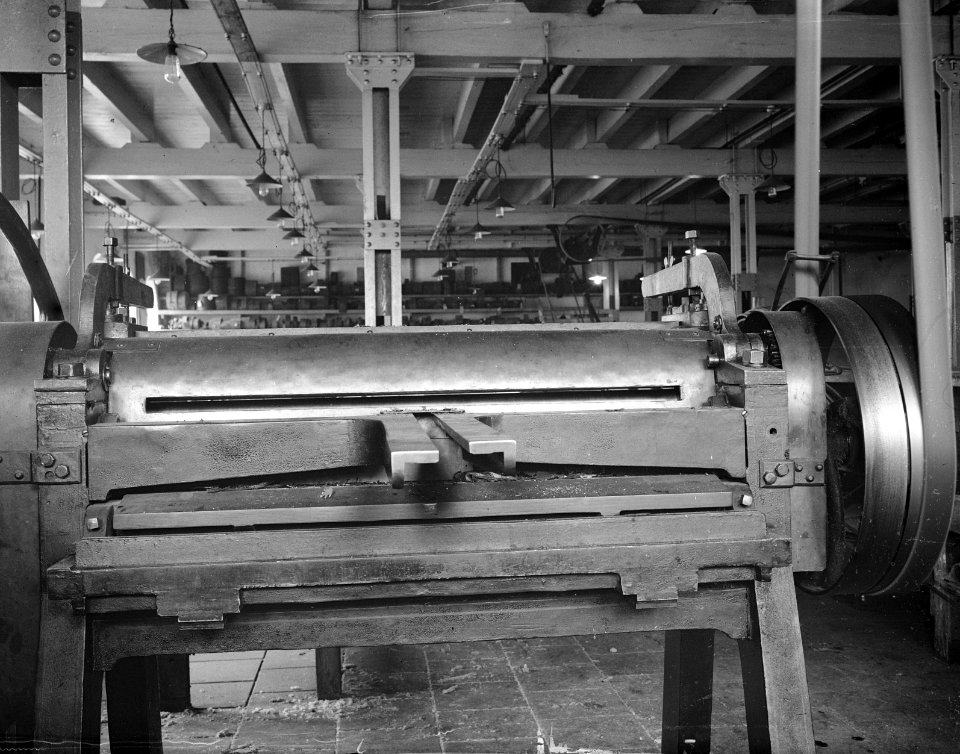 Splitmachines met vaststaand mes, gebr.Naeff, Lochem, Bestanddeelnr 256-0194