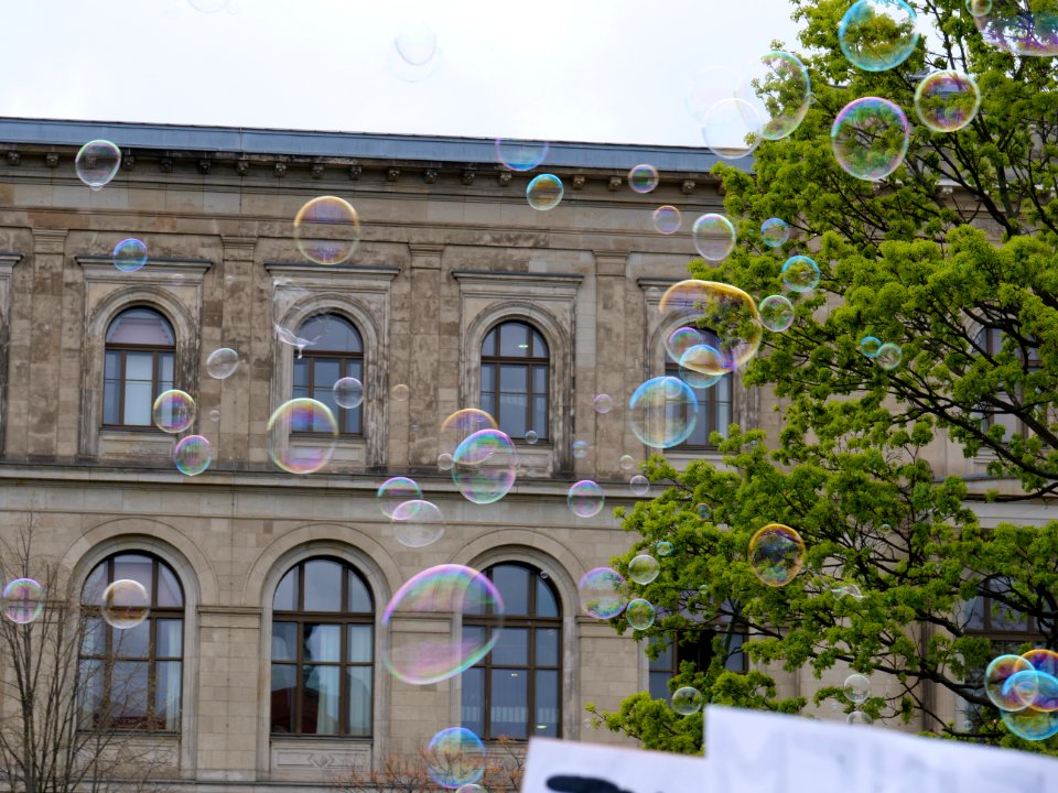 Soap bubbles in front of Acer 09