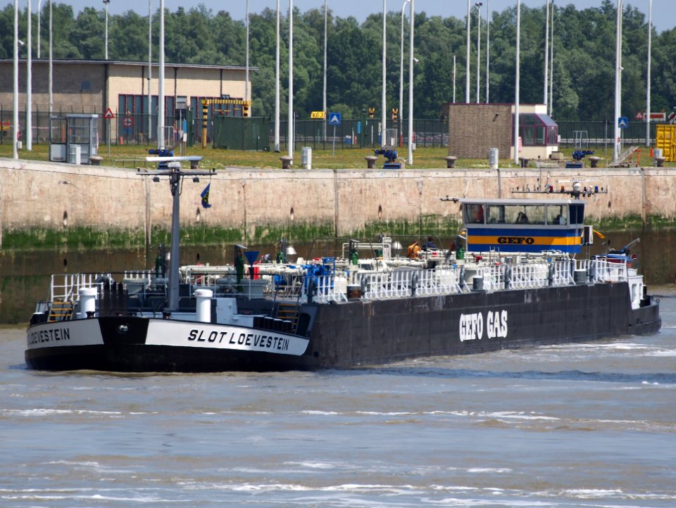 Slot Loevestein - ENI 04033480, Zandvlietsluis, Port of Antwerp