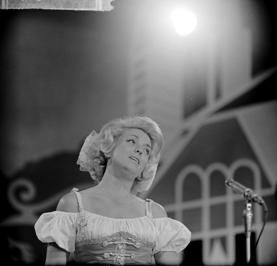 Sleeswijkrevue, Christine Spierenburg (close-up), Bestanddeelnr 916-8654