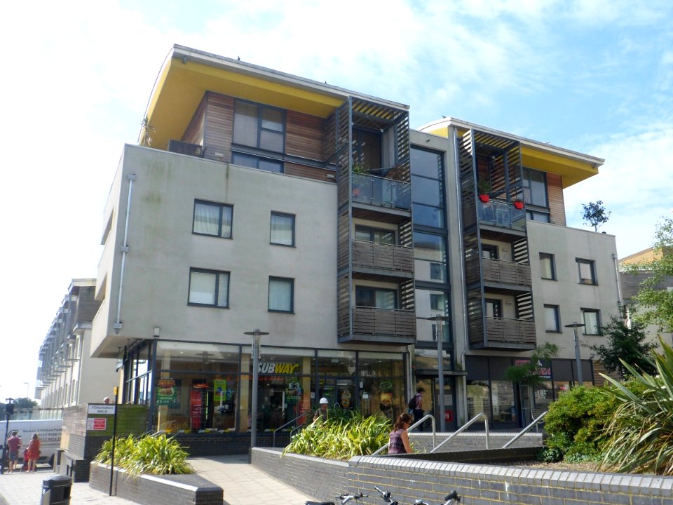 Shops and Flats at Fenchurch Walk, New England Quarter, Brighton (August 2013)
