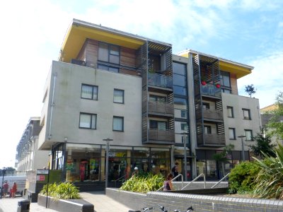 Shops and Flats at Fenchurch Walk, New England Quarter, Brighton (August 2013)