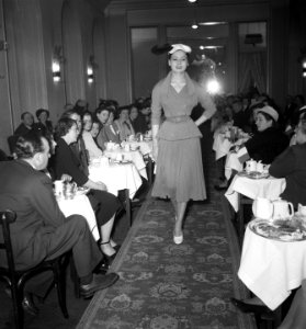 Show Balmain in Victoriahotel, Bestanddeelnr 904-5107