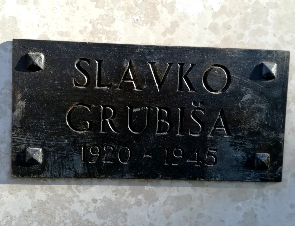 Slavko Grubisa - Titov park (Pula) 04