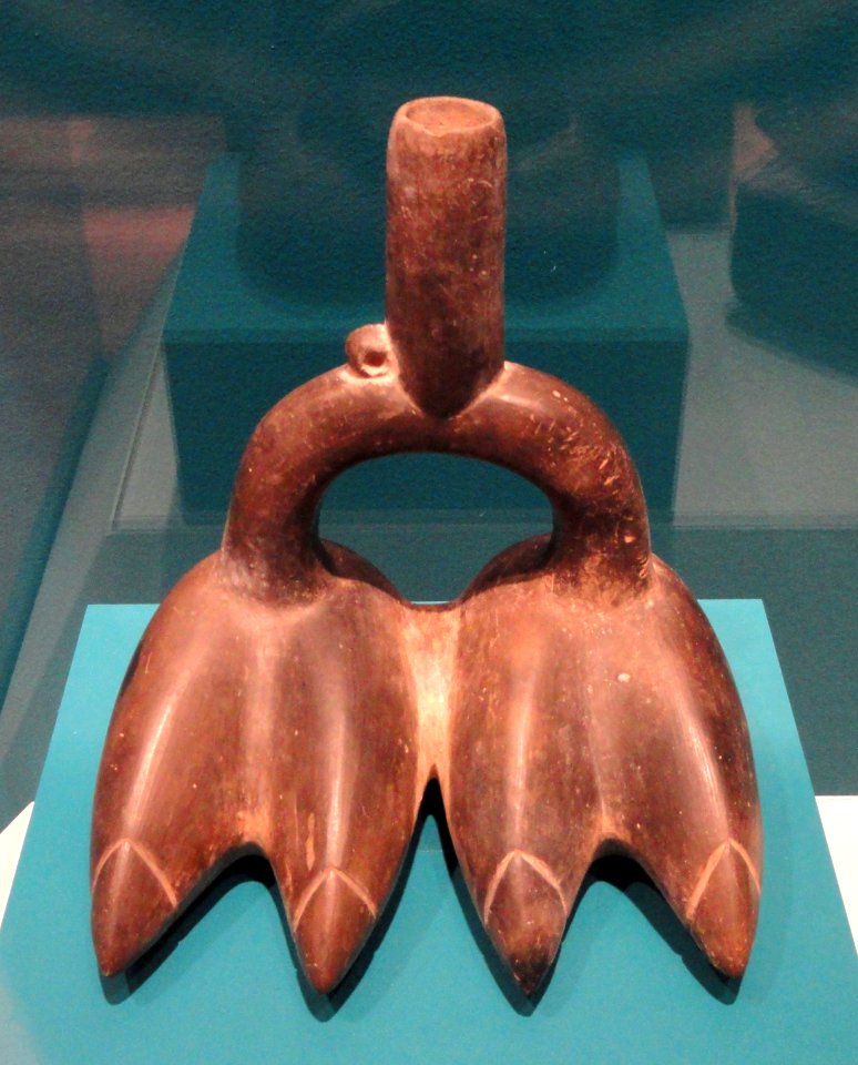 Stirrup-spouted vessel in form of llama feet, Chimu, Peru, 1100-1400 CE, burnished blackware - Mount Holyoke College Art Museum - DSC04611