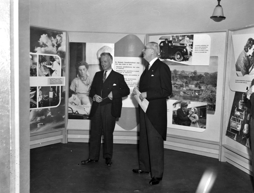 Sir Neville Bland en burgemeester op tentoonstelling, Bestanddeelnr 901-9669