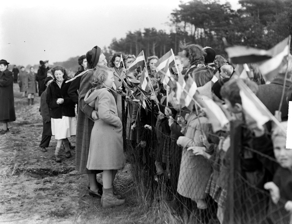Sint Hubertusjacht bij Amersfoort jagermeester Prins Bernhard , koningin Juliana, Bestanddeelnr 903-6969