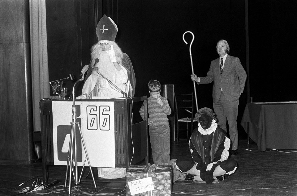 Sinterklaas spreekt het congres toe, Bestanddeelnr 926-8488