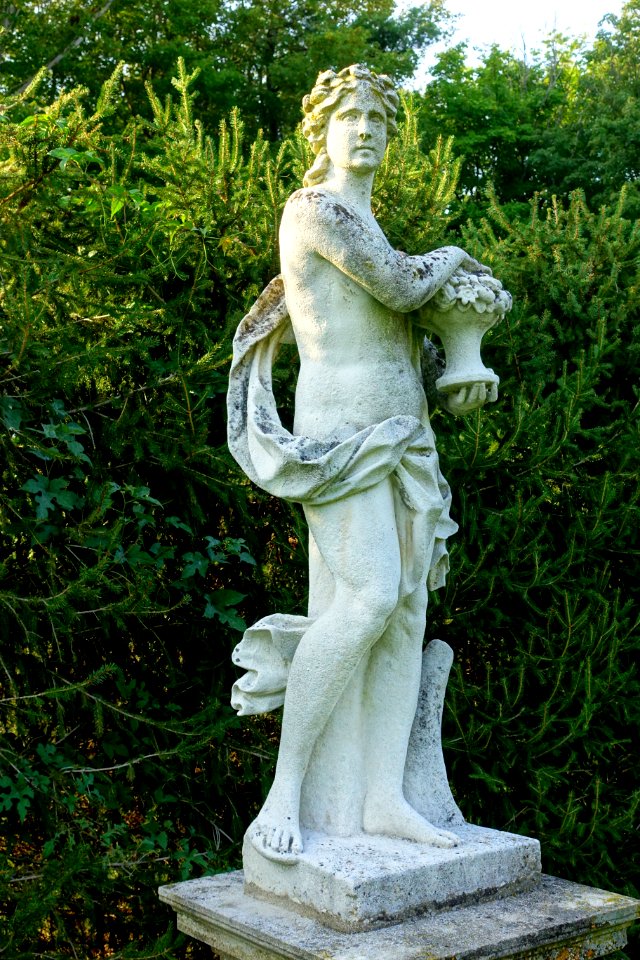 Statue 09 - Grand Allée - Castle Hill on the Crane Estate - Ipswich, Massachusetts, USA - DSC06425