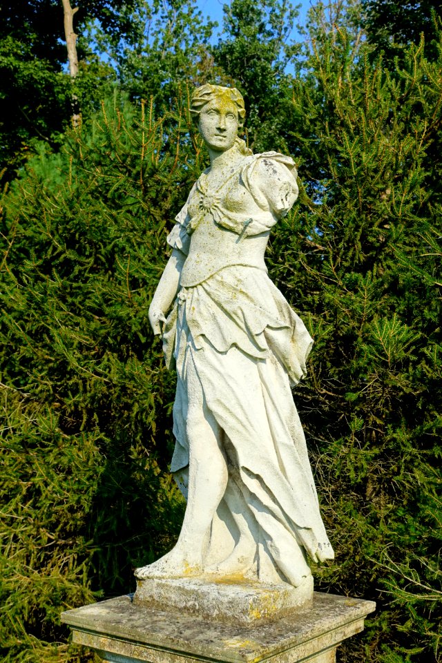 Statue 05 - Grand Allée - Castle Hill on the Crane Estate - Ipswich, Massachusetts, USA - DSC06379