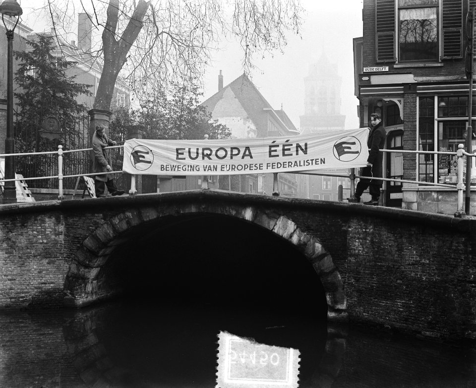 Spandoeken in Delft stemming eenwording Europa, Bestanddeelnr 905-4450