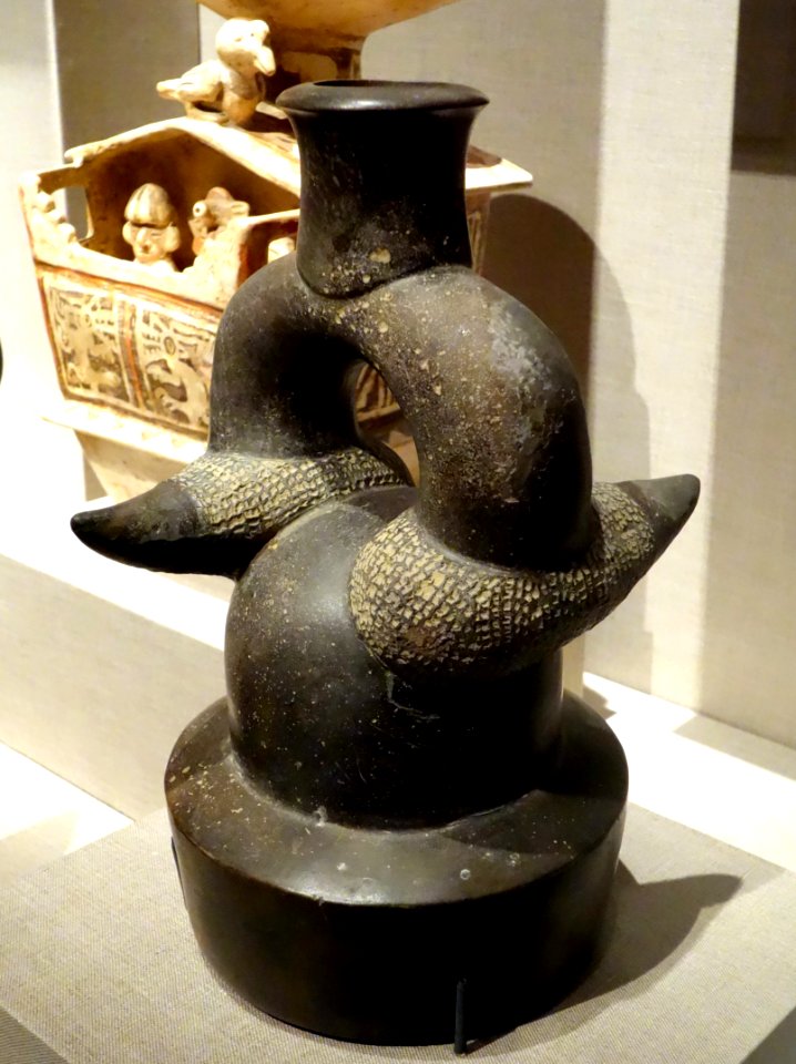 Stirrup-spouted vessel, Peru, Chavin, 900-300 BC, earthenware and pigment - De Young Museum - DSC00351