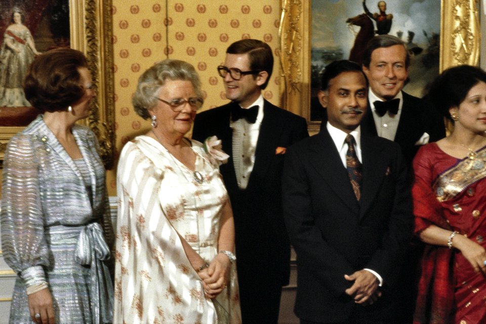 Statiefoto Koninklijke Familie en President Ziaur Rakm (Bangladesj) en echtgenot, Bestanddeelnr 253-8087