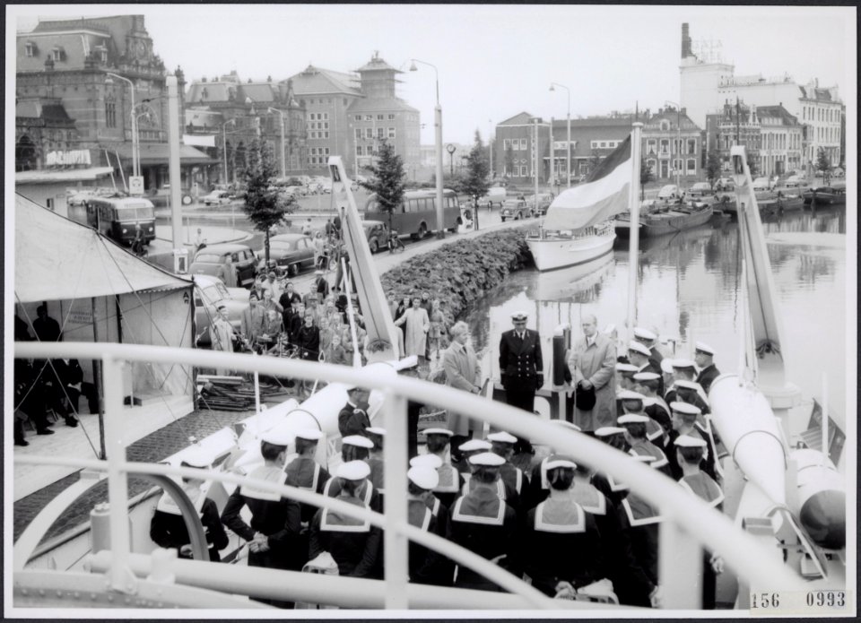 Stationsweg Groningen feestelijke overdracht van de bij scheepswerf E.J. Smit…, Bestanddeelnr 156-0993