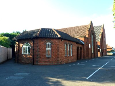 Stoneleigh Methodist Church, Stoneleigh Crescent, Stoneleigh (August 2013) (1)