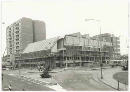 Stationsplein. Parkeergarage en Beijneshal in aanbouw. NL-HlmNHA 54009604