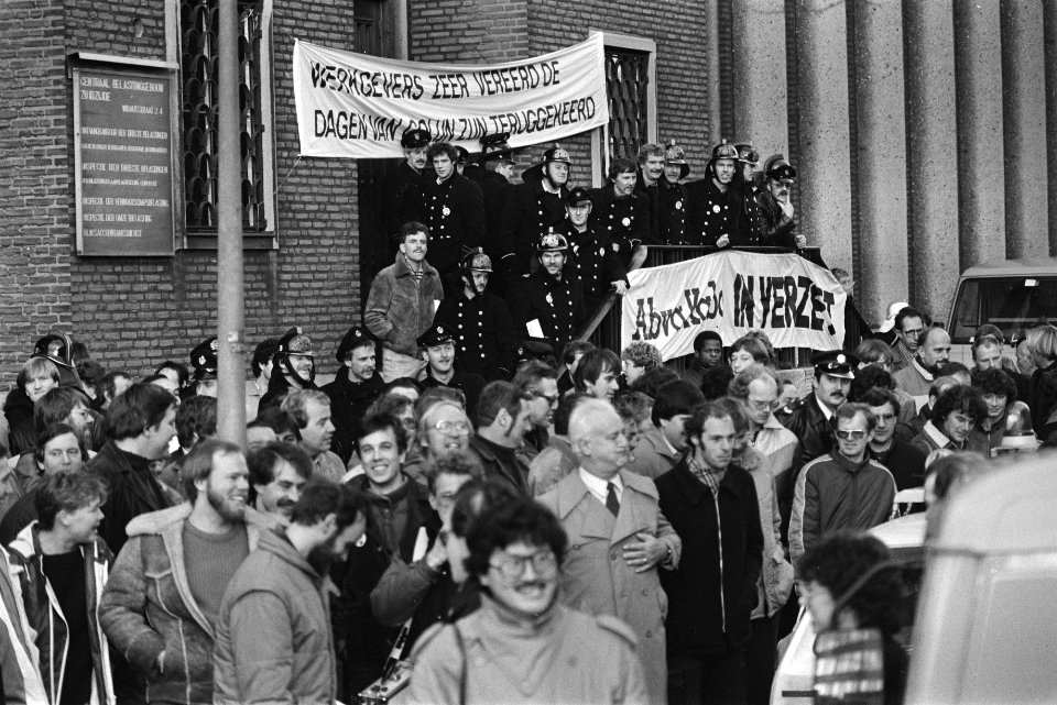 Spandoek Werkgevers zeer vereerd, de dagen van Colijn zijn teruggekeerd, Bestanddeelnr 932-7821