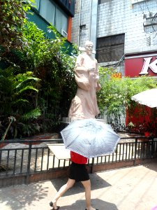 Statue at Zhongjie Road - 02