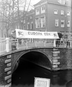 Spandoeken in Delft stemming eenwording Europa, Bestanddeelnr 905-4449
