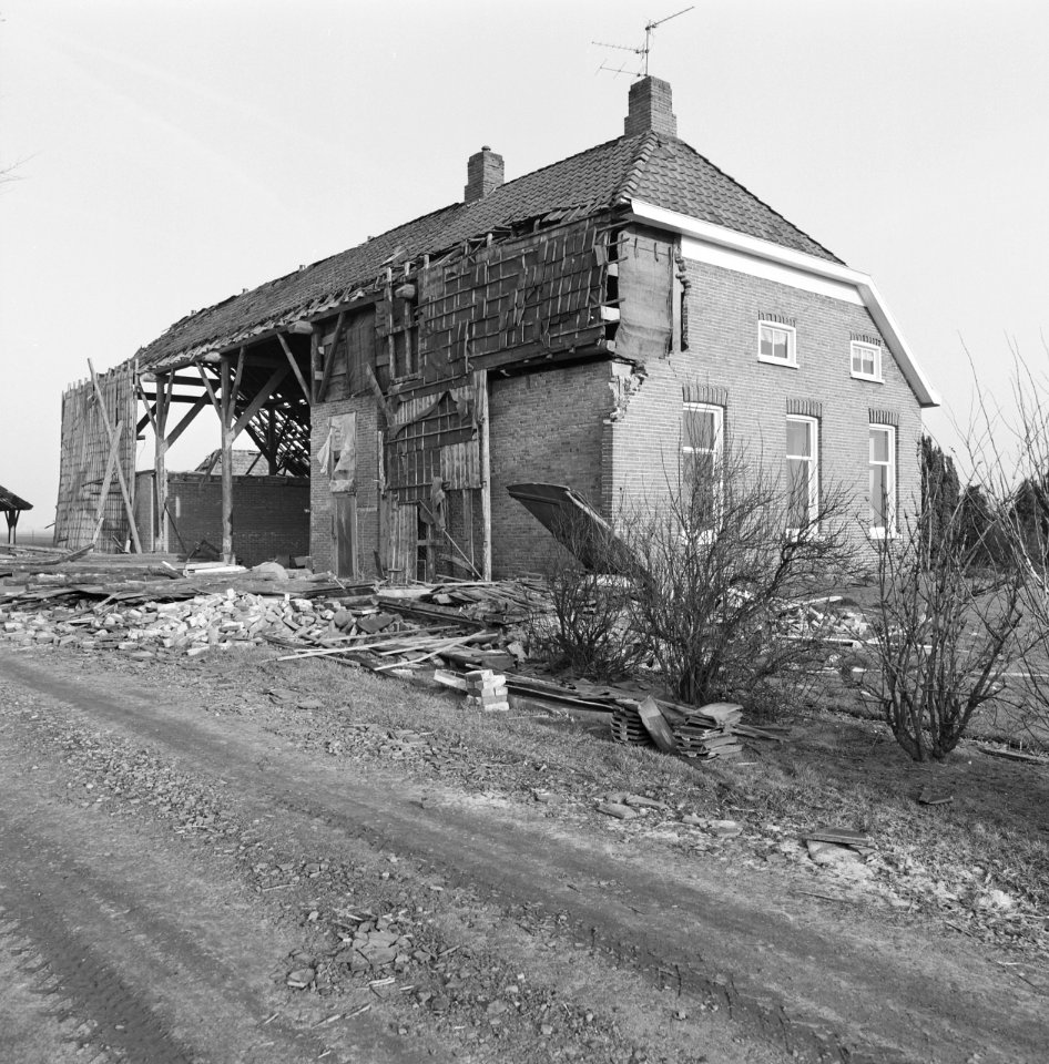 Stormschade, boerderijen, Groningen, Bestanddeelnr 167-0866