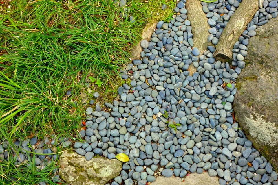 Stones - Hakuun-do Chaen Tearooms - Gora Park - Hakone, Kanagawa, Japan DSC08474