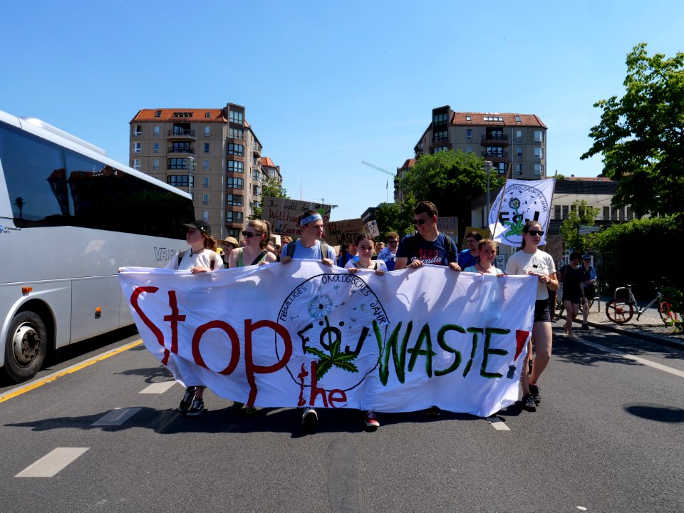 StopTheWaste FÖJ demonstration 40