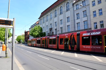 Straßenbahnhaltestelle Friedrich-Ludwig-Jahn-Sportpark in Berlin-Prenzlauer Berg